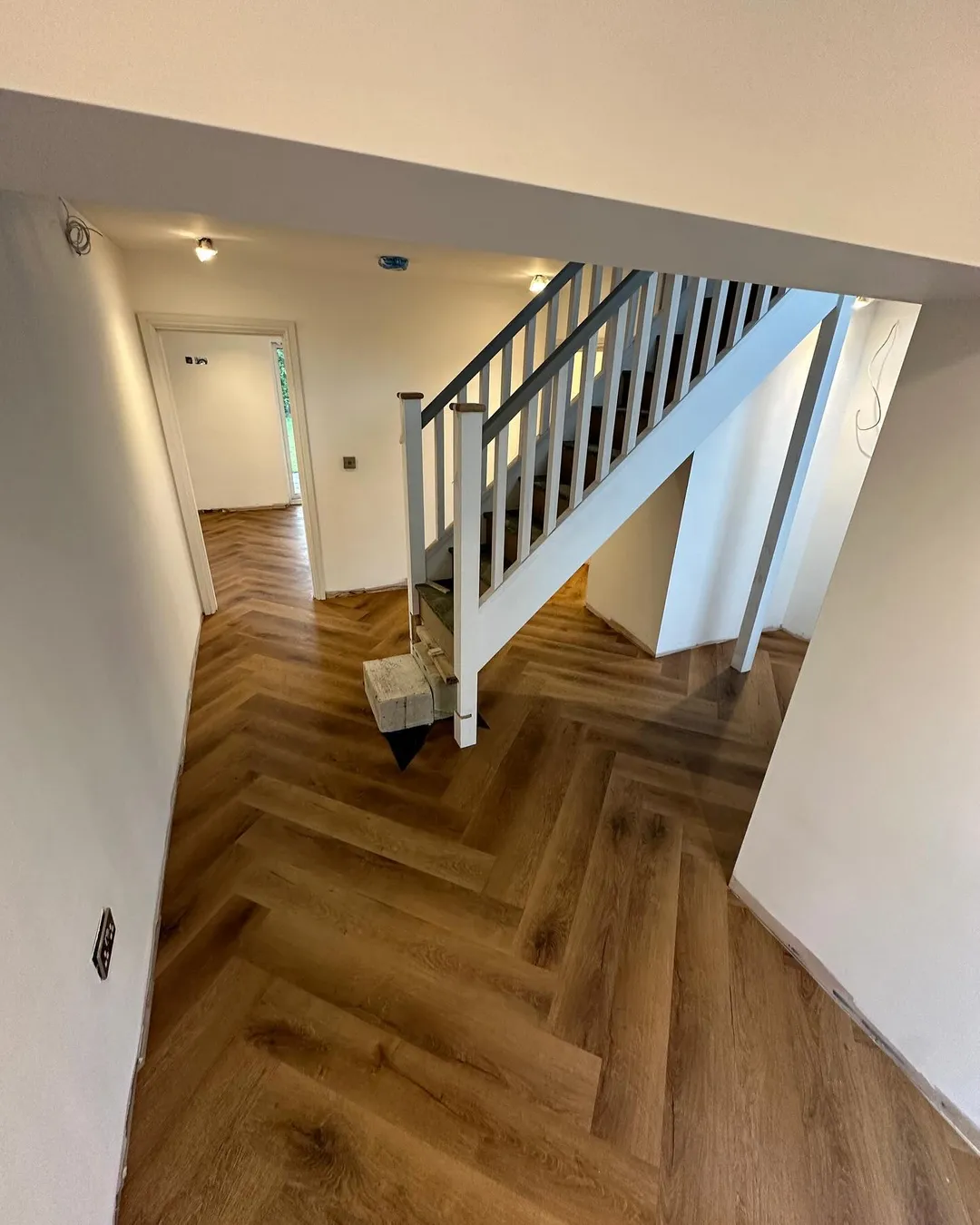 Кварцвиниловая плитка "Invictus" Royal Oak Mocca (406*102*2мм) — купить в Березовском