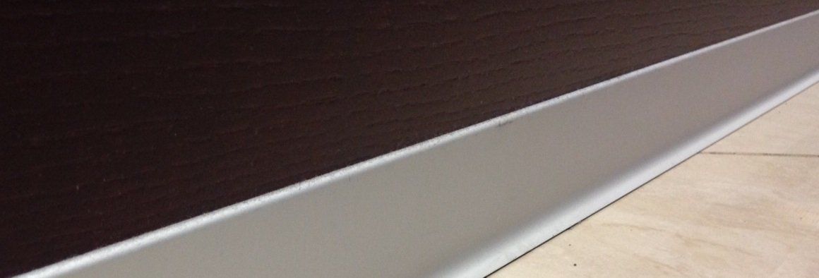 Плинтус алюминиевый L-образный анодированное серебро (3000*11*100 мм) — купить в Березовском