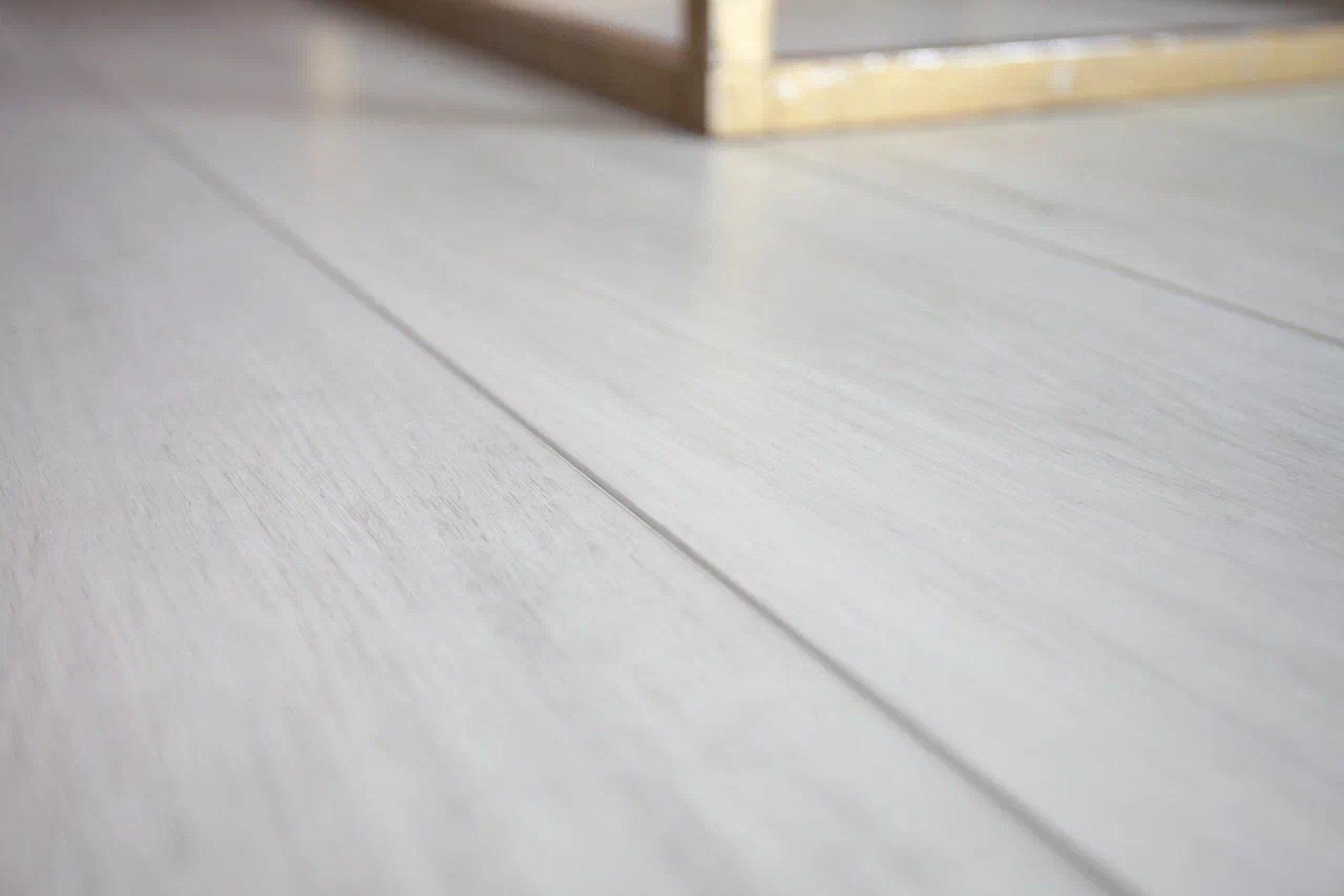 Усовершенствованная кварц-виниловая плитка «Damy Floor» Дуб Альпийский (1227*187*2,5 мм) — купить в Березовском