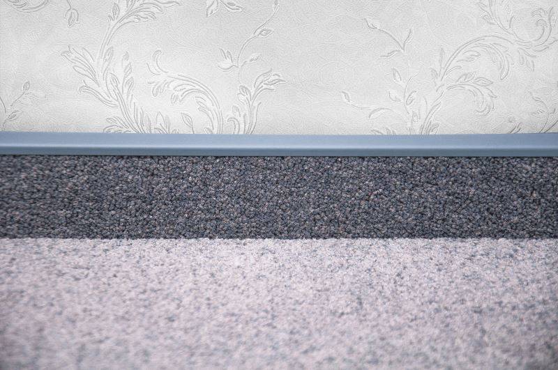 Плинтус для ковролина "Korner" Listwa графит (2500*13,8*50 мм) — купить в Березовском