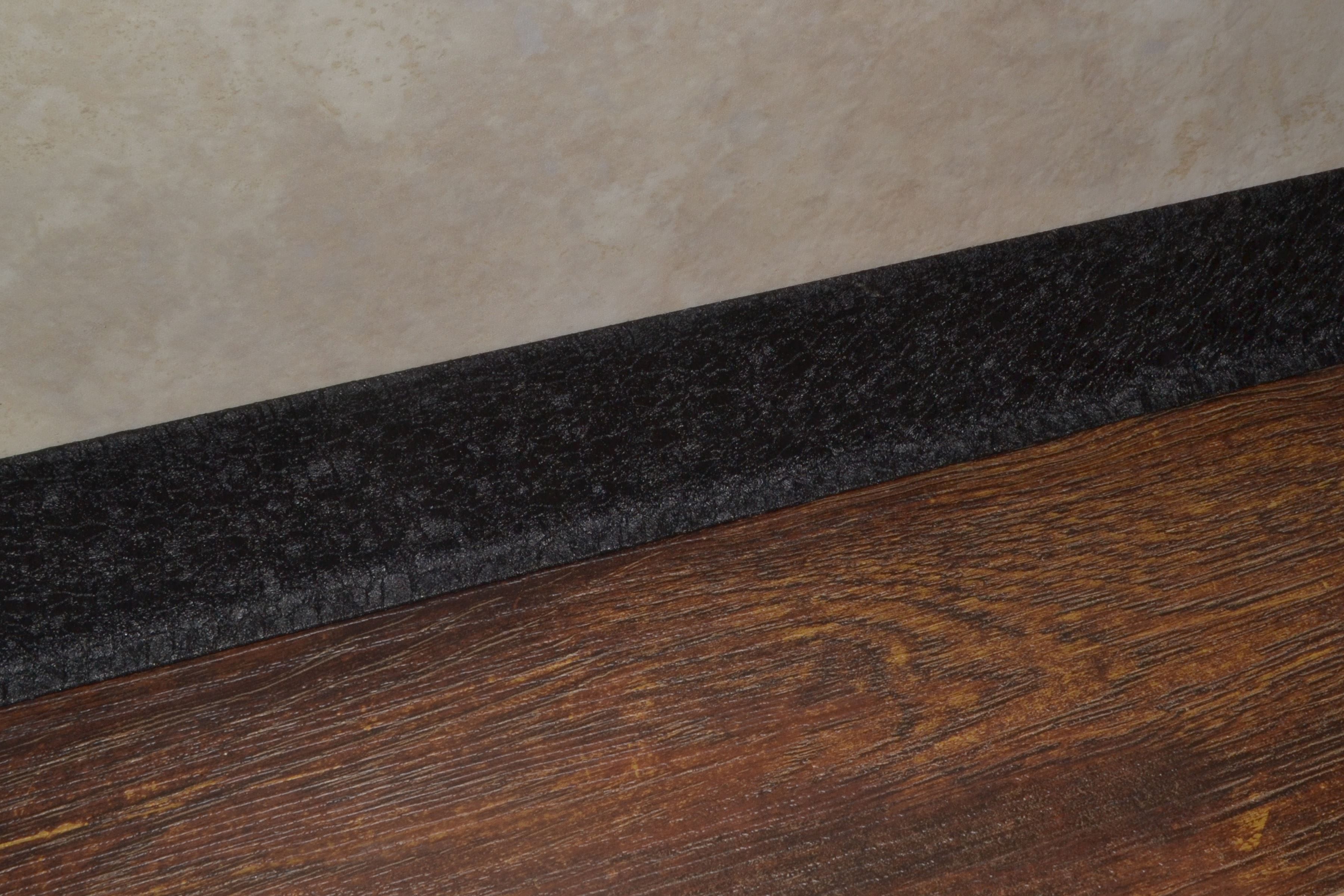 Плинтус алюминиевый L-образный текстура кожи черная (2500*11*60 мм) — купить в Березовском