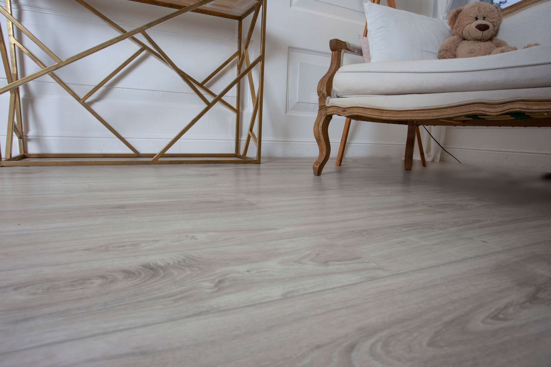 Усовершенствованная кварц-виниловая плитка «Damy Floor» Дуб Белый (1227*187*2,5 мм) — купить в Березовском