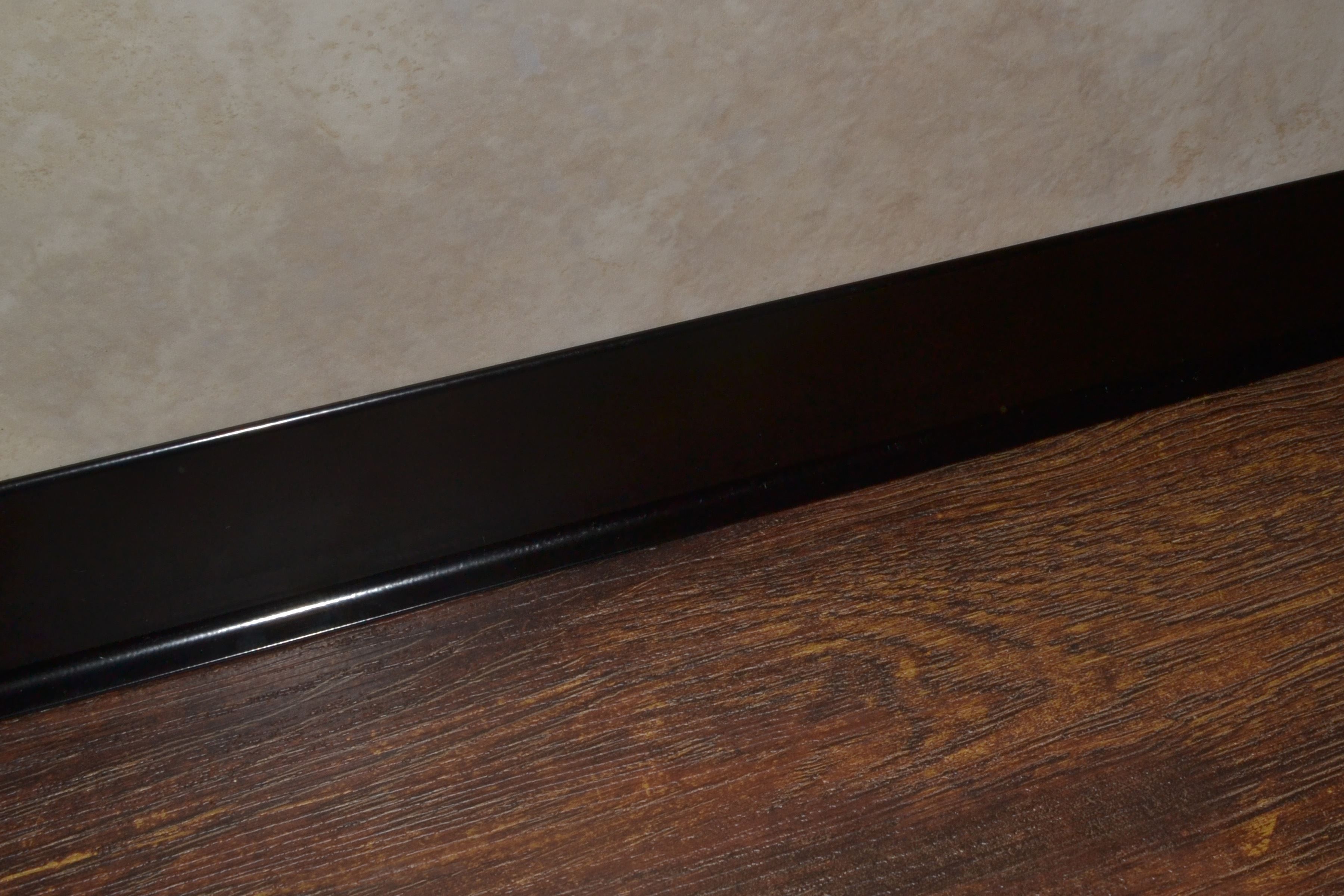 Плинтус алюминиевый L-образный черный (2500*11*60 мм) — купить в Березовском